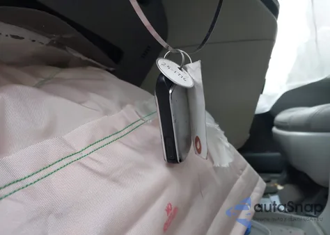 2015 Toyota Sienna Xle 8 Passenger z USA, uszkodzony, nr VIN 5TDYK3DC3FS566341